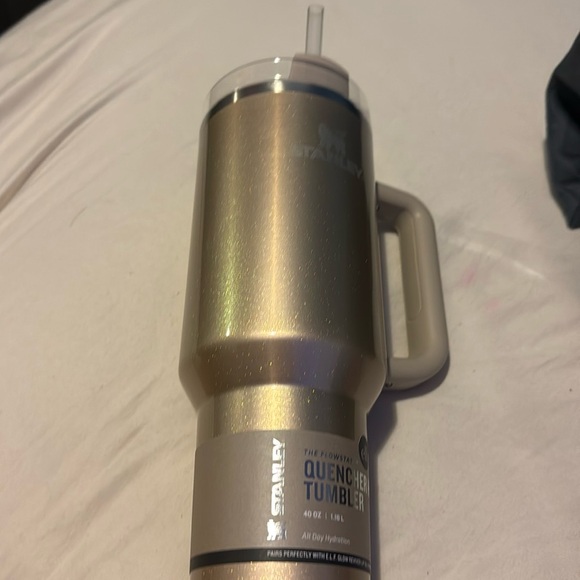 Stanley Cup 40oz - Picture 1 of 6